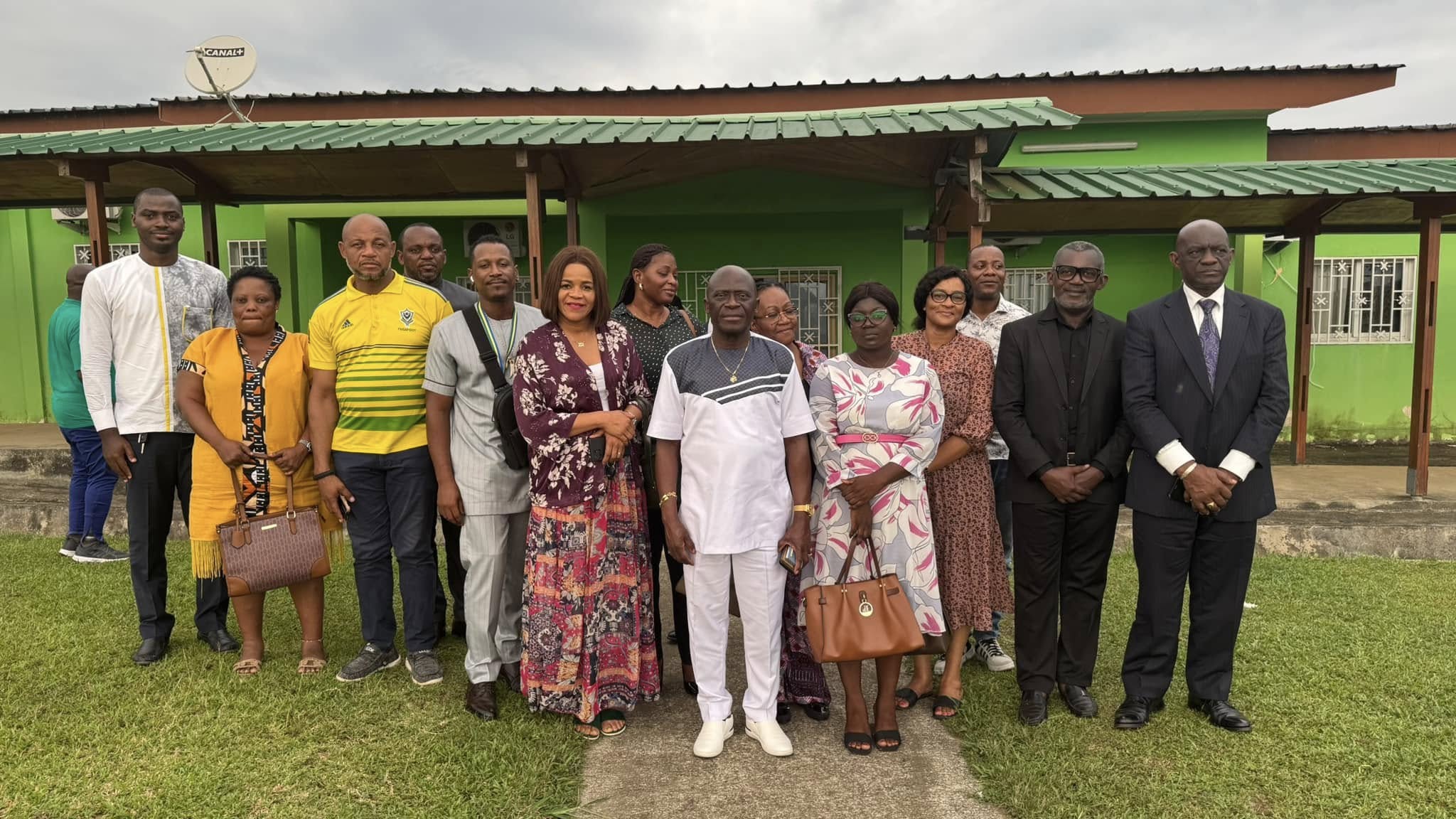 PANTHERE U17 : PIERRE ALAIN MOUNGUENGUI ECHANGE AVEC LES PARENTS DES JOUEURS