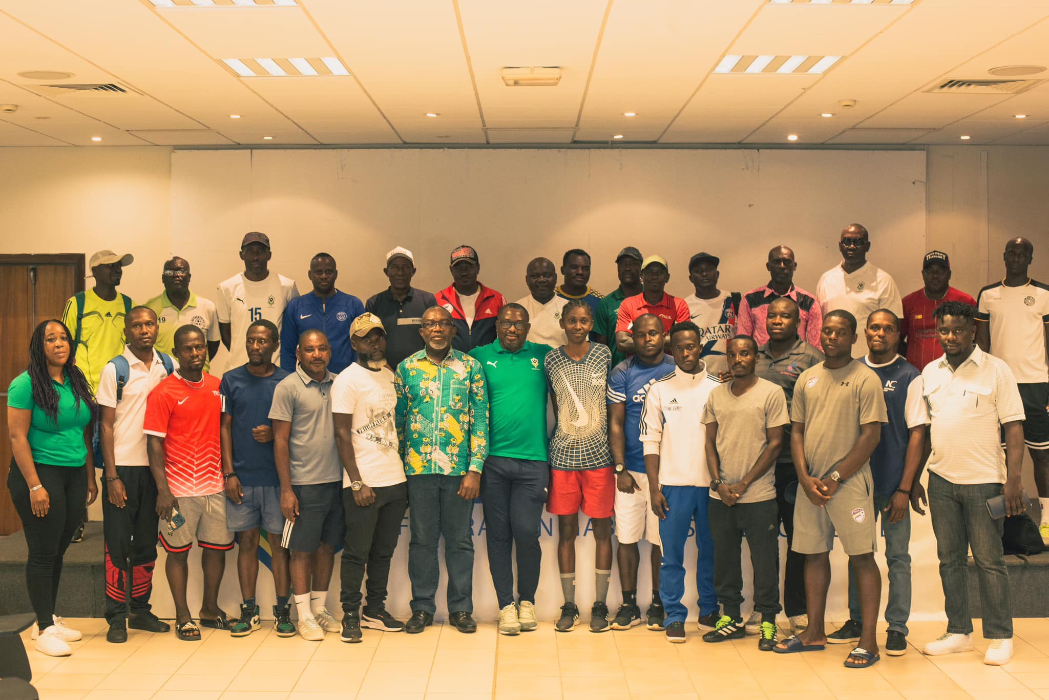 LE STAFF TECHNIQUE DES PANTHERES FACE AUX ENTRAINEURS DE LA LIGUE DU HAUT-OGOOUE